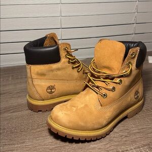 Timberland Women’s Brown Leather Ankle Booties Size 7